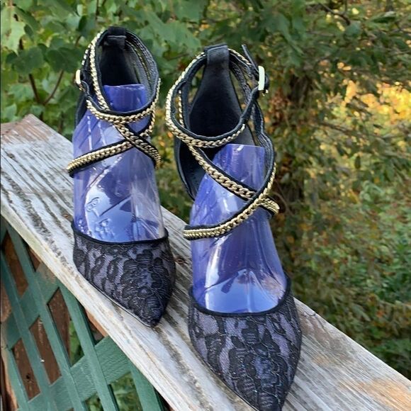 Guess Heels Sz 7  - Picture 1 of 6